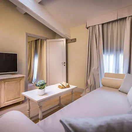 Palazzo Ridolfi - Residenza D'epoca 3*