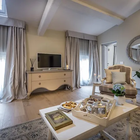 Palazzo Ridolfi - Residenza D'epoca 3*